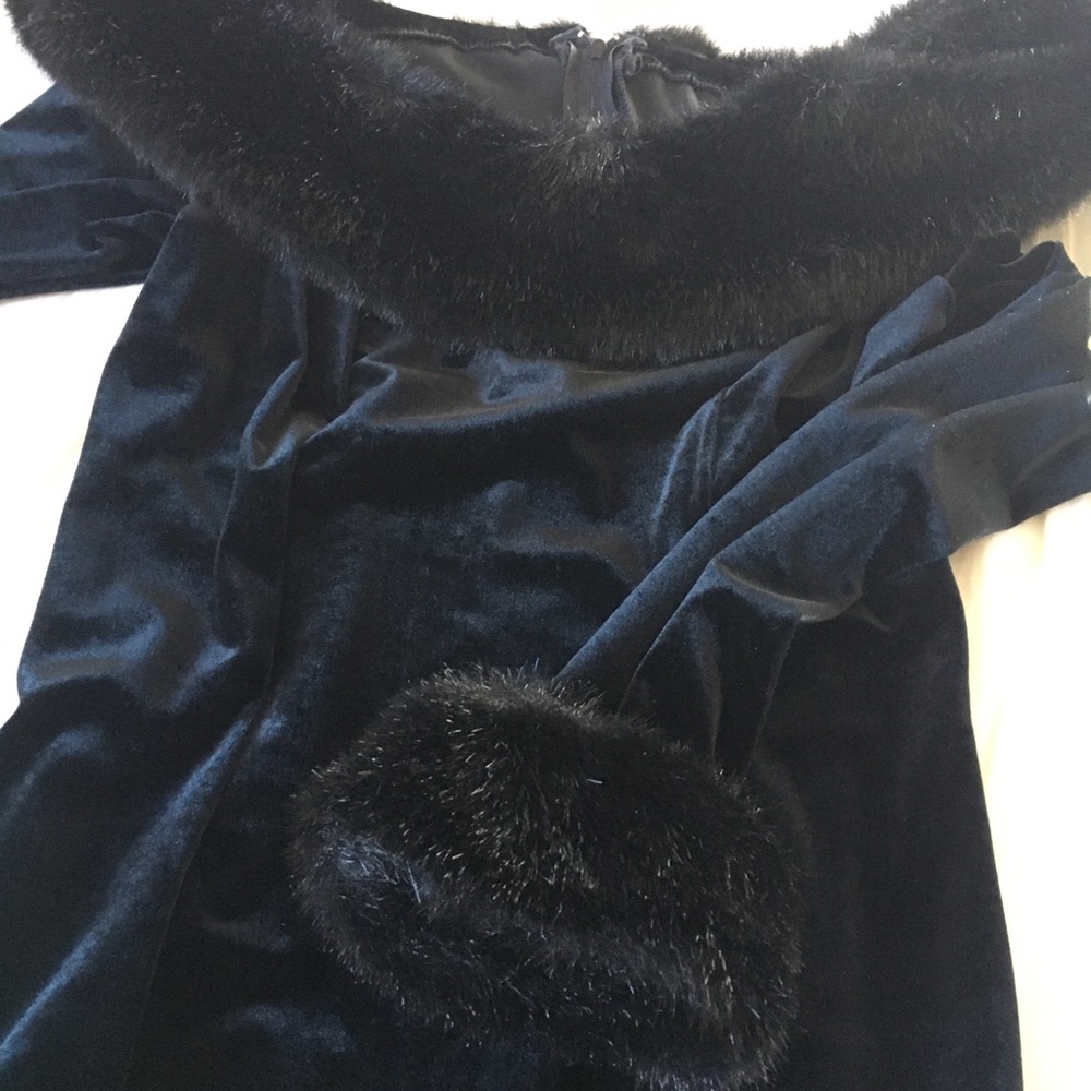 Women sz Medium black velvet faux fur neck & cuffs - Picture 7 of 8